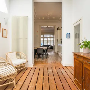 https://characterful-town-house-promenade-fish-market.ostend-hotel.net